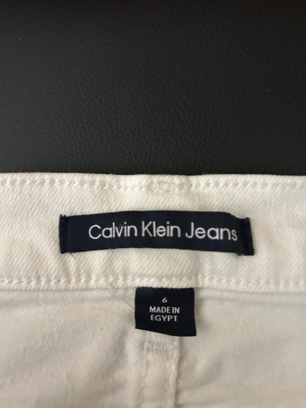 Calvin Klein Jean shorts size 6 - White & Dark Blue Denim - Picture 4 of 7